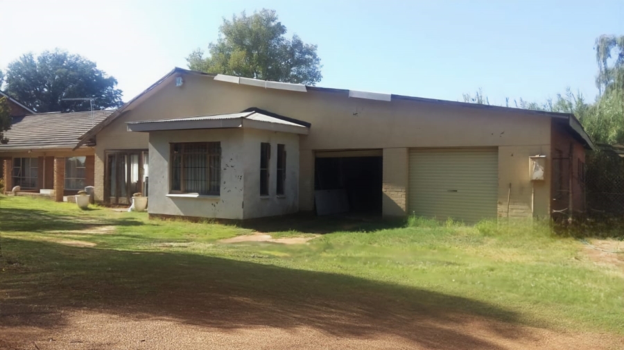 4 Bedroom Property for Sale in Bloemfontein Rural Free State